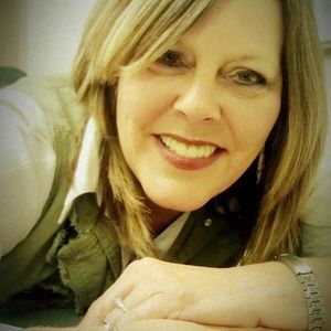 Meet your Posher, Debbie